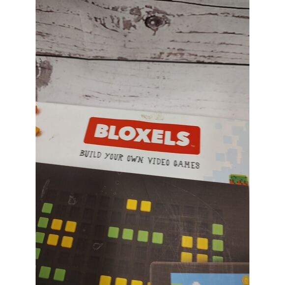 Mattel Bloxels Build Your Own Video Game (Discontinued by Manufacturer) - Picture 2 of 11